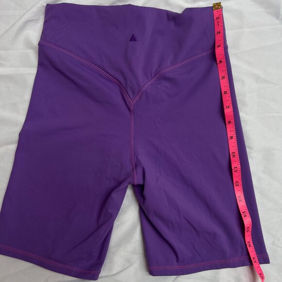 Vitality Cloud Biker Shorts - Picture 1 of 3